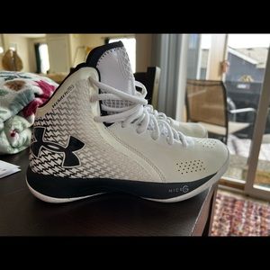 Women’s Under Armour Clutchfit Basketball Hightop Shoes Size 7.5